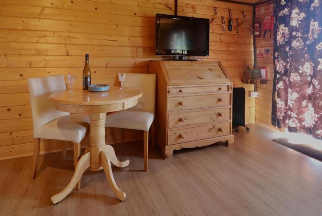 Country Bumpkin - Romantic Couples Stay In Oakhill Cabin Exterior photo